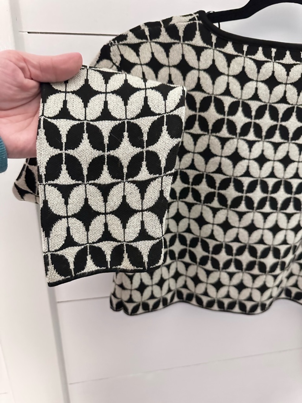 ZARA M Knit 2 Piece Set Crop Cardigan + Strappy Cami Black Cream Geometric Print - Picture 10 of 12